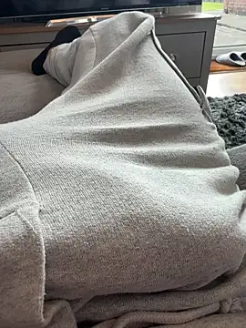 Snapshot of 22TT2295 chatting on March 14, 2:52 pm 22TT2295 online show from March 14, 2:52 pm