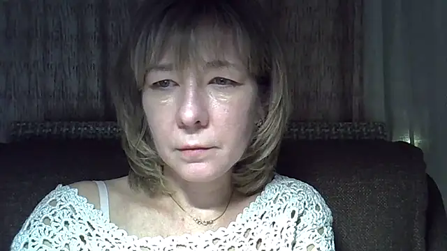 Snapshot of EllaJohnsonX chatting on January 3, 4:06 pm EllaJohnsonX online show from January 3, 4:06 pm