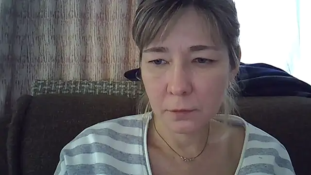 Snapshot of EllaJohnsonX chatting on January 12, 8:25 am EllaJohnsonX online show from January 12, 8:25 am