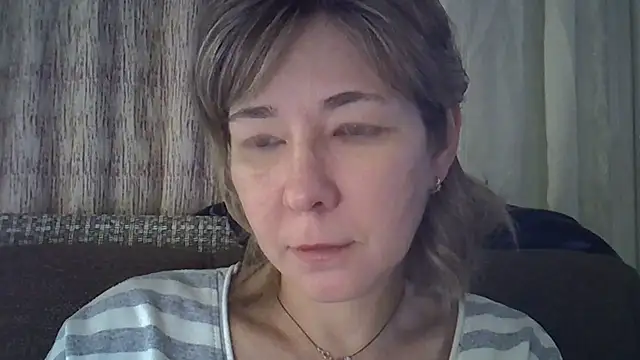 Snapshot of EllaJohnsonX chatting on January 12, 5:11 pm EllaJohnsonX online show from January 12, 5:11 pm