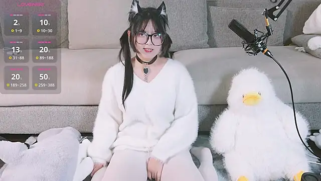 Snapshot of Yu_UwU_ chatting on February 4, 2:43 pm Yu UwU online show from February 4, 2:43 pm