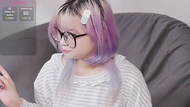 Snapshot of Yu_UwU_ chatting on October 5, 1:53 pm Yu UwU online show from October 5, 1:53 pm