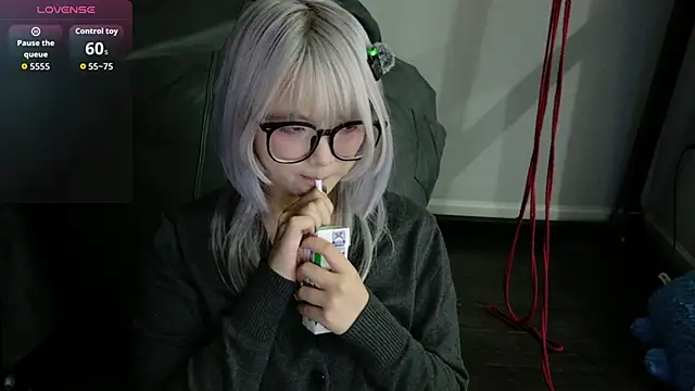 Snapshot of Yu_UwU_ chatting on November 8, 1:00 pm Yu UwU online show from November 8, 1:00 pm