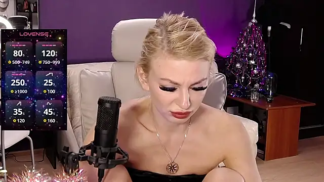 Snapshot of _britney_white_ chatting on December 30, 6:16 pm britney white online show from December 30, 6:16 pm