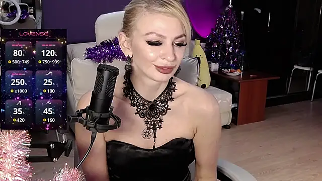 Snapshot of _britney_white_ chatting on January 1, 6:49 pm britney white online show from January 1, 6:49 pm