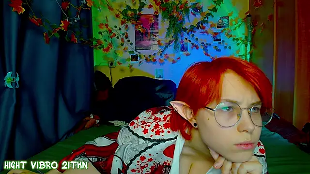 Snapshot of TrickyKitsune chatting on October 27, 1:48 pm TrickyKitsune online show from October 27, 1:48 pm