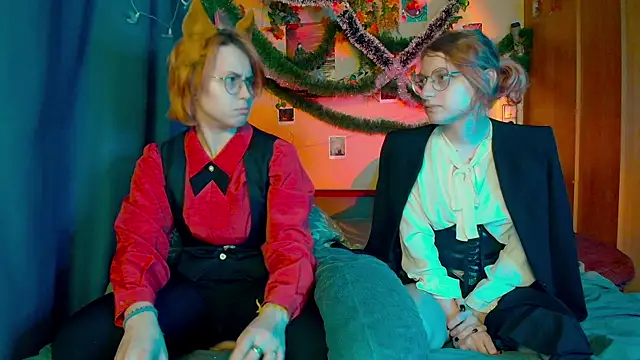 TrickyKitsune online show from January 11, 3:17 pm