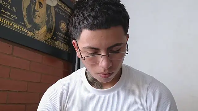 Snapshot of Thiago_x_Sahara chatting on January 27, 3:39 pm Thiago x Sahara online show from January 27, 3:39 pm