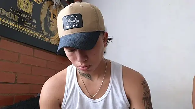 Snapshot of Thiago_x_Sahara chatting on January 28, 2:21 pm Thiago x Sahara online show from January 28, 2:21 pm