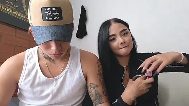 Snapshot of Thiago_x_Sahara chatting on February 4, 4:18 pm Thiago x Sahara online show from February 4, 4:18 pm