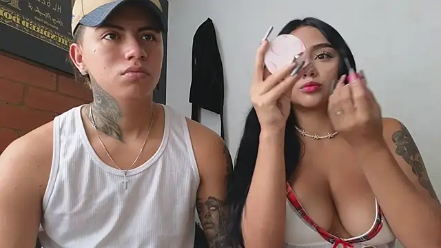 Snapshot of Thiago_x_Sahara chatting on February 7, 1:01 pm Thiago x Sahara online show from February 7, 1:01 pm