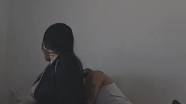 Snapshot of Thiago_x_Sahara chatting on November 27, 1:35 pm Thiago x Sahara online show from November 27, 1:35 pm