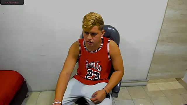 Warning Boy online show from December 27, 1:22 am