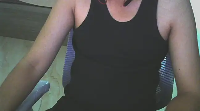 Snapshot of thewhitedickboyx1 chatting on February 9, 8:33 am thewhitedickboyx1 online show from February 9, 8:33 am