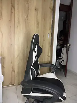 pretty angela1 online show from December 19, 1:56 am