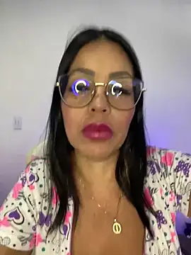 Snapshot of KarolRubi1 chatting on January 6, 6:25 am KarolRubi1 online show from January 6, 6:25 am