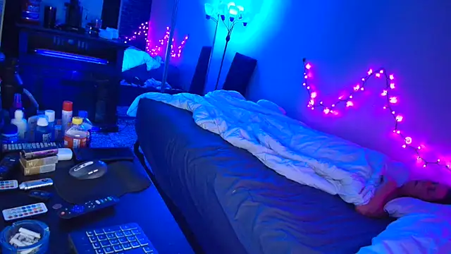 Snapshot of hotemberly_jake chatting on December 28, 11:30 am hotemberly jake online show from December 28, 11:30 am