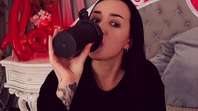 KimKhallifa online show from February 19, 2:12 pm