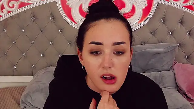 KimKhallifa online show from February 28, 7:37 am