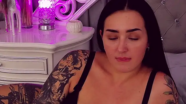 KimKhallifa online show from March 8, 3:13 pm