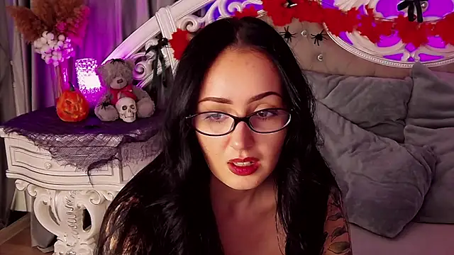 KimKhallifa online show from October 21, 5:30 am