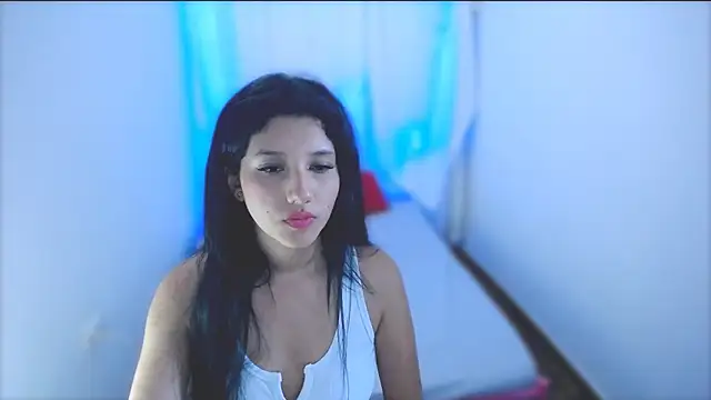 Snapshot of emmariders2 chatting on January 21, 8:32 pm emmariders2 online show from January 21, 8:32 pm