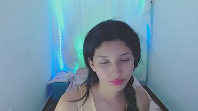 Snapshot of emmariders2 chatting on January 24, 10:51 pm emmariders2 online show from January 24, 10:51 pm