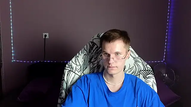 Leonnextdoor online show from December 29, 10:45 am