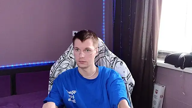 Leonnextdoor online show from January 11, 6:03 am