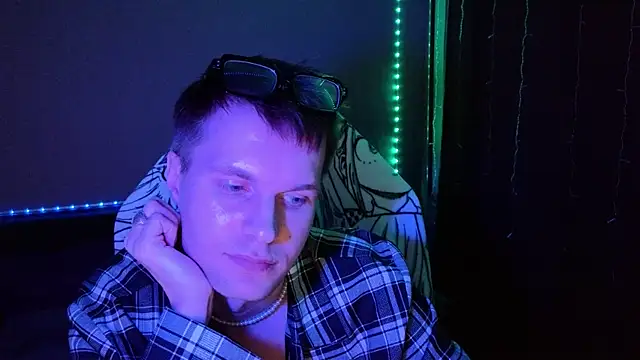 Leonnextdoor online show from January 16, 2:30 pm