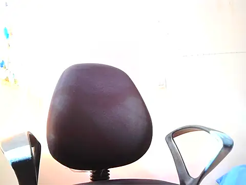 Snapshot of roseofvenom chatting on March 5, 9:38 am roseofvenom online show from March 5, 9:38 am