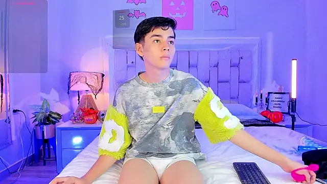 Snapshot of Maxi_little chatting on October 11, 9:13 pm Maxi little online show from October 11, 9:13 pm