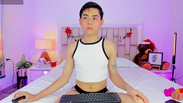 Maxi little online show from December 18, 8:26 pm