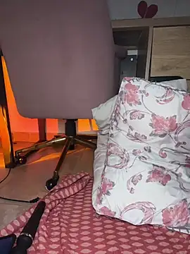 Ninabrunette18 online show from November 9, 3:05 am