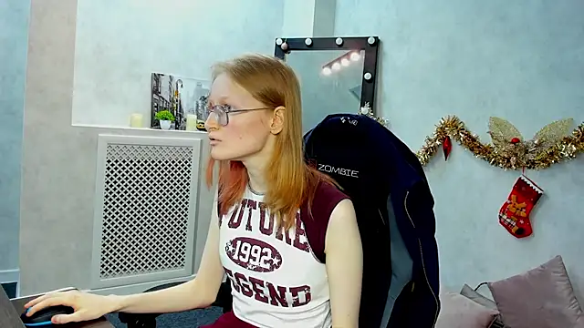 Snapshot of ElizabethHarpper chatting on January 4, 4:44 am ElizabethHarpper online show from January 4, 4:44 am