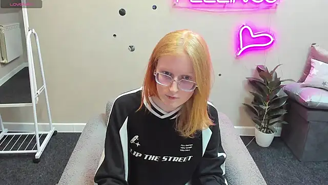 Snapshot of ElizabethHarpper chatting on January 17, 8:56 am ElizabethHarpper online show from January 17, 8:56 am