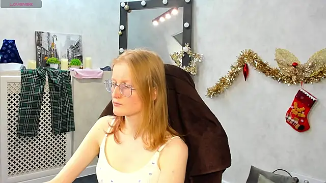 Snapshot of ElizabethHarpper chatting on January 18, 11:11 am ElizabethHarpper online show from January 18, 11:11 am