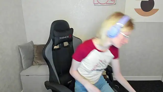 Snapshot of ElizabethHarpper chatting on September 22, 1:07 am ElizabethHarpper online show from September 22, 1:07 am