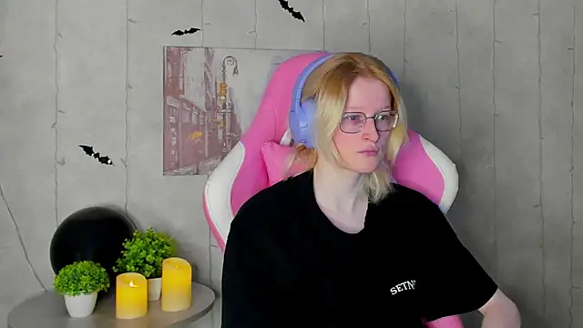 Snapshot of ElizabethHarpper chatting on November 4, 1:05 am ElizabethHarpper online show from November 4, 1:05 am