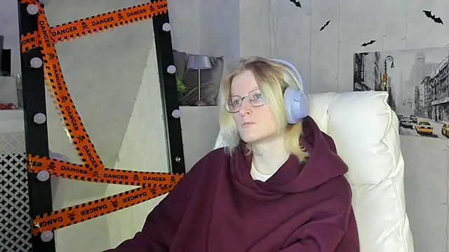 Snapshot of ElizabethHarpper chatting on November 12, 2:01 am ElizabethHarpper online show from November 12, 2:01 am