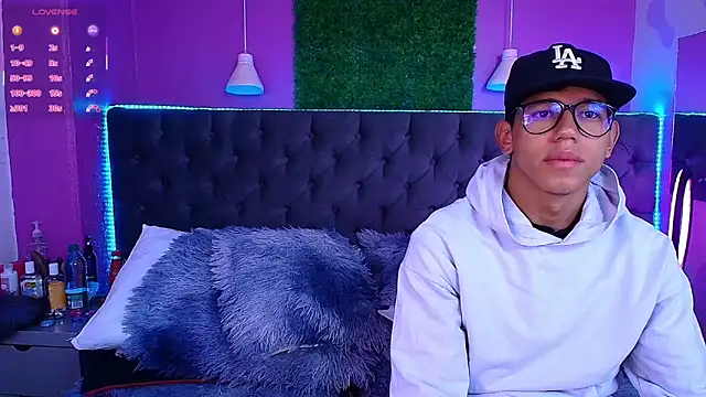 Snapshot of RyanPricee chatting on February 6, 4:17 am RyanPricee online show from February 6, 4:17 am