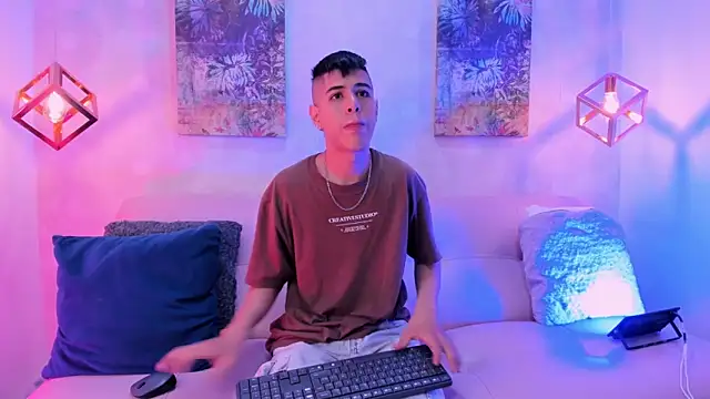 Snapshot of Angel_Khouri chatting on February 9, 8:13 pm Angel Khouri online show from February 9, 8:13 pm