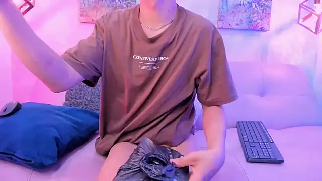 Snapshot of Angel_Khouri chatting on February 10, 2:19 am Angel Khouri online show from February 10, 2:19 am