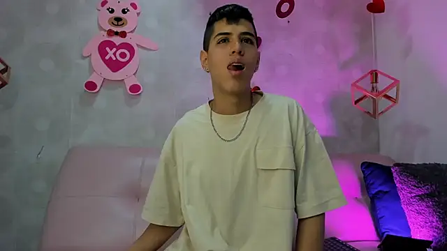 Snapshot of Angel_Khouri chatting on February 19, 3:17 am Angel Khouri online show from February 19, 3:17 am