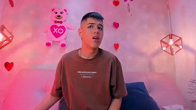 Snapshot of Angel_Khouri chatting on February 22, 6:39 am Angel Khouri online show from February 22, 6:39 am