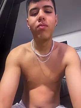 Snapshot of Angel_Khouri chatting on November 17, 11:10 pm Angel Khouri online show from November 17, 11:10 pm