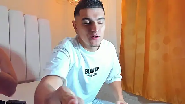 DAVID VICTORIAA online show from January 18, 12:26 pm