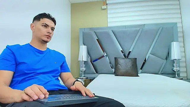 DAVID VICTORIAA online show from April 18, 1:04 pm