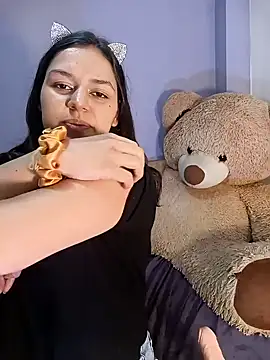 Snapshot of Danni_shy chatting on February 6, 7:29 pm Danni shy online show from February 6, 7:29 pm