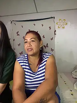 Snapshot of Abigail_BigTits chatting on January 2, 2:33 am Abigail BigTits online show from January 2, 2:33 am